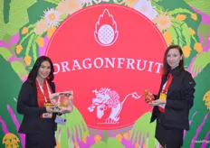 Elisa Miranda and Dana Lomova had big interest for the exotics of Dragonberry Produce Inc. at the show.